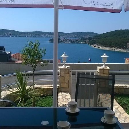 Apartment Rogoznica Рогозница Екстериор снимка