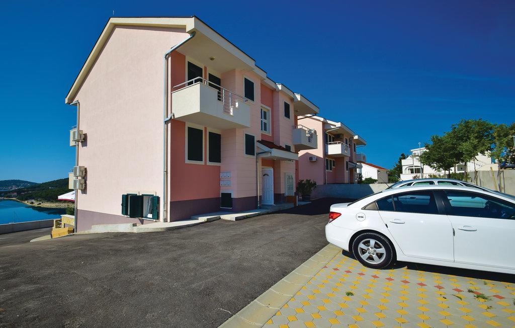 Apartment Rogoznica Рогозница Екстериор снимка